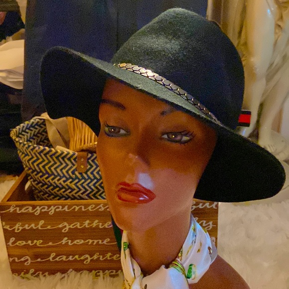 Gorge Black Hat - Picture 6 of 9